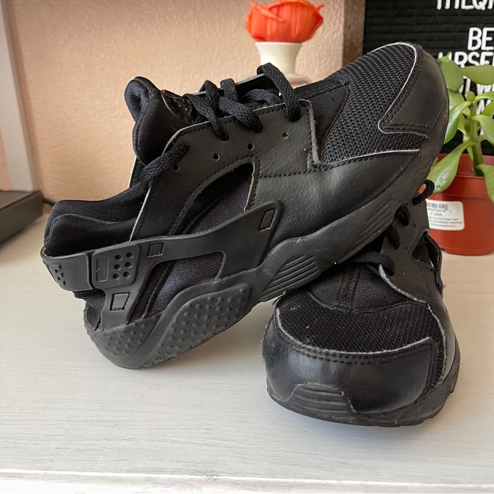 Nike Kids Black Sneakers